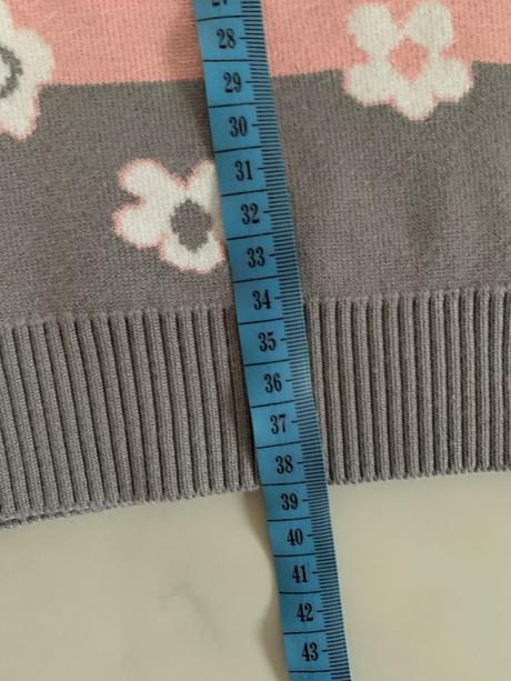 Ružovo-sivý svetrík, 110