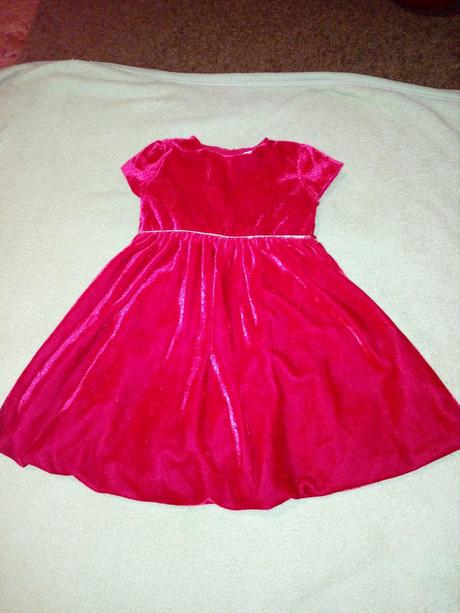 Nenosené zamatové šaty vrátane poštovného, pepco,80