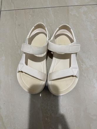 Pohodlné sandálky, 31