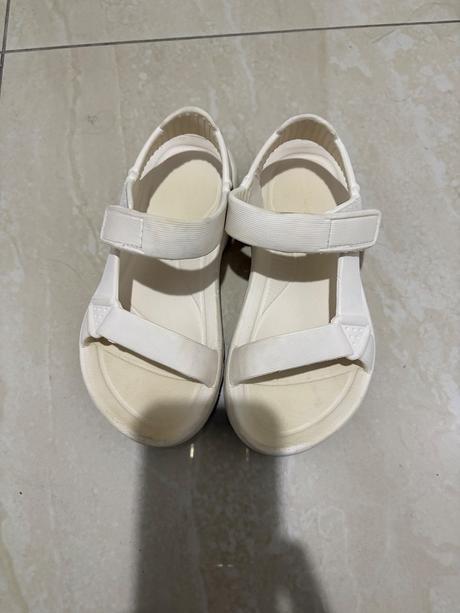 Pohodlné sandálky, 31