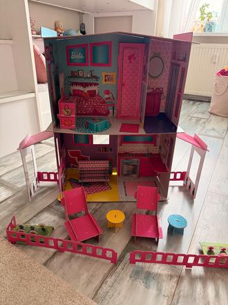 Barbie dom z kartónu,