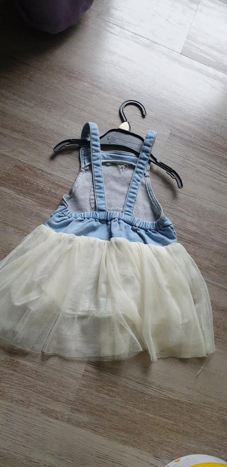 Satky s tylovou suknickou, 74