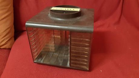 Predám retro stojan na kazety, 