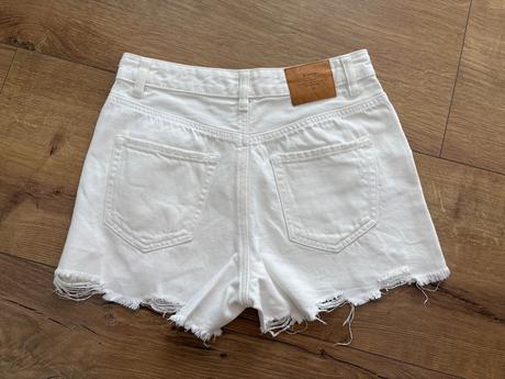 Biele rifľové kraťasy, stradivarius,s