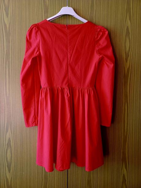 Červené šatičky s, s