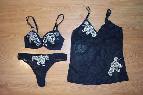 Vyšívaná čierna súprava, miriale,75b / 80b / m