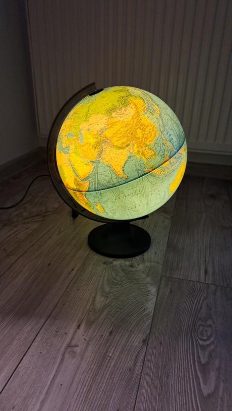 Svietiaci glóbus, 