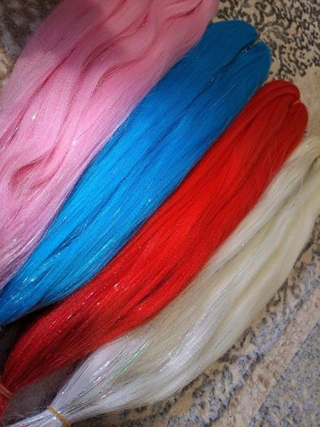 Ez kanekalon s trblietkami,