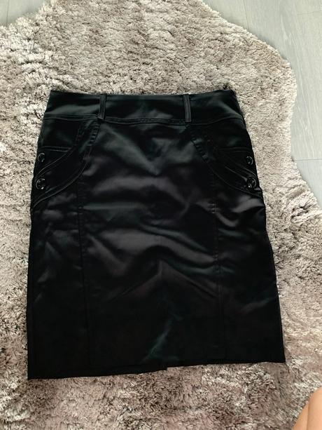 Saténová sukňa, m