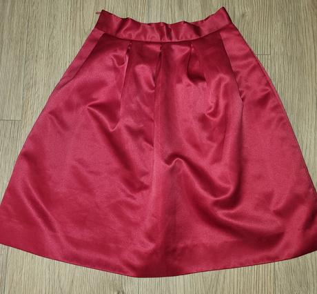 Saténová sukňa, 140