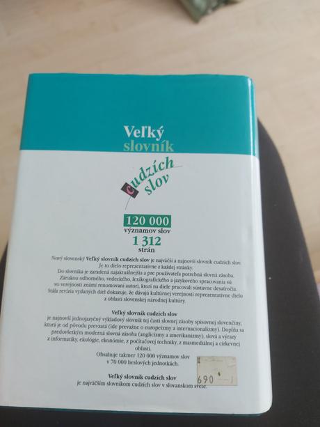 Velky slovnik cudzich slov 1312 stran, 