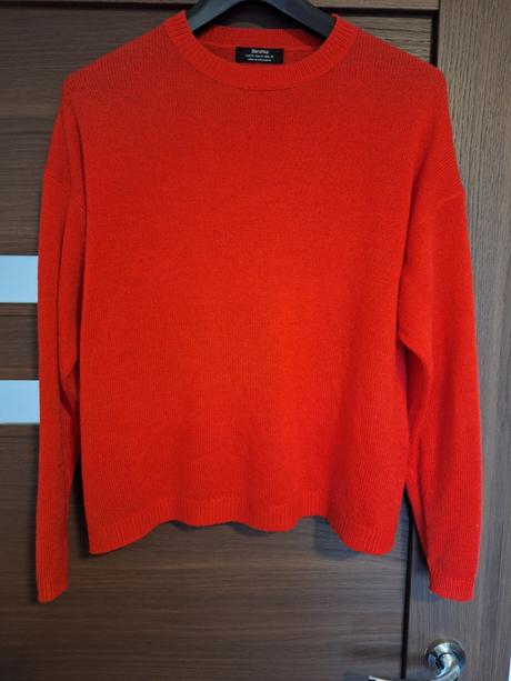 Červený pulóver, bershka,m