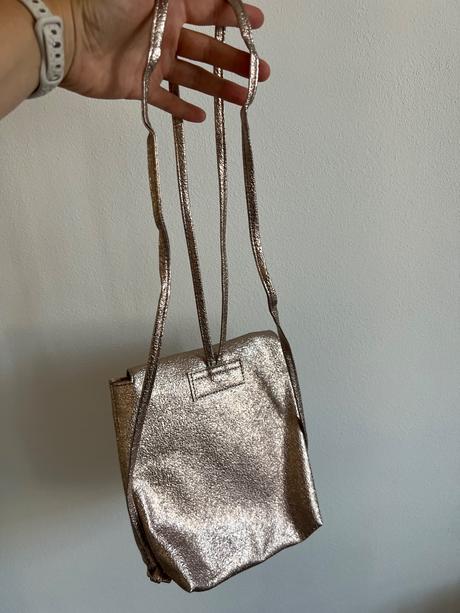 Ružovo zlatý batoh, 