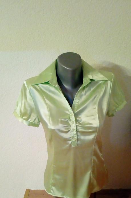 Pekná satenová blúzočka, s