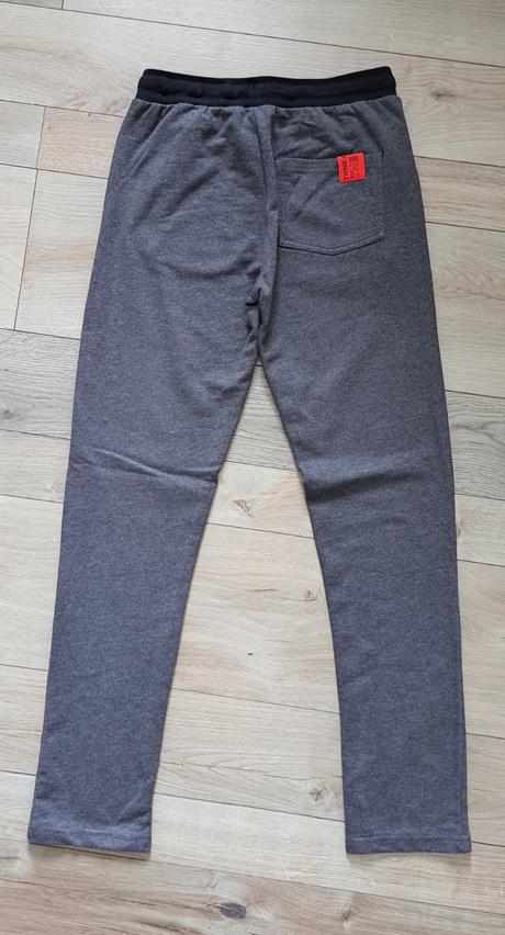 Elegantné tepláky, 140