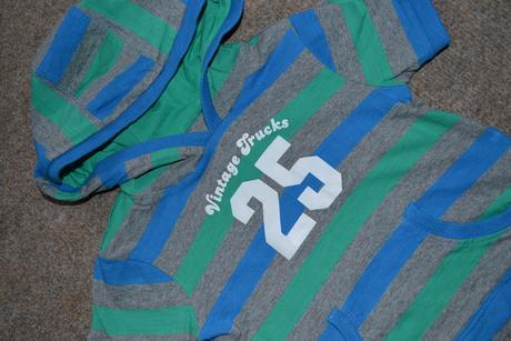 Štýlové tričko s kapucňou (malinko nosené), 80