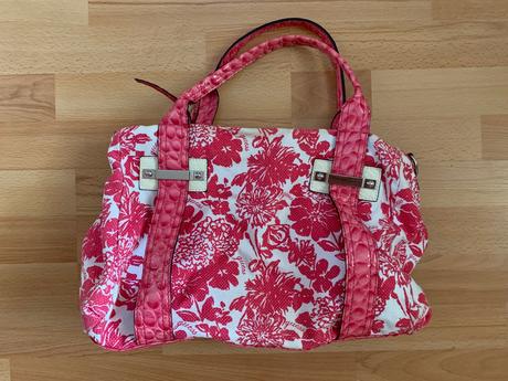 Kabelka guess, guess