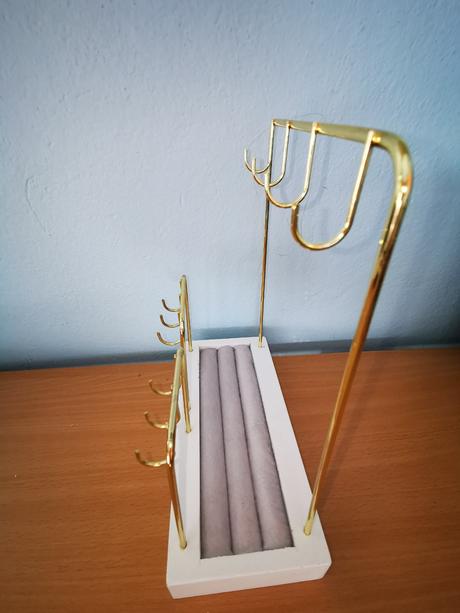 Stojan na bižutériu - zlatý, 