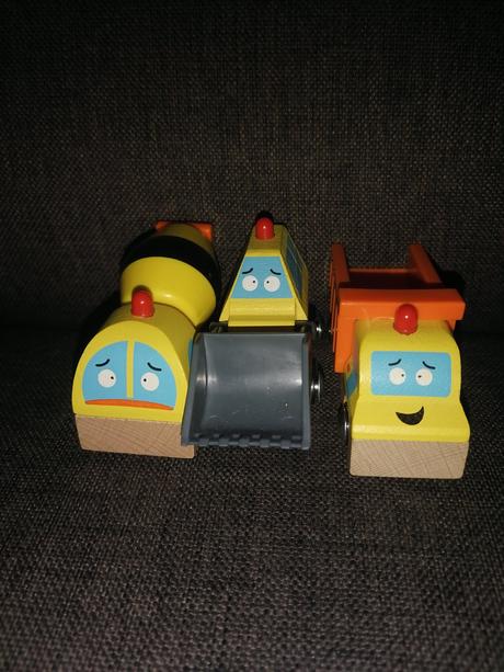 3 autíčka na drevené dráhy, 