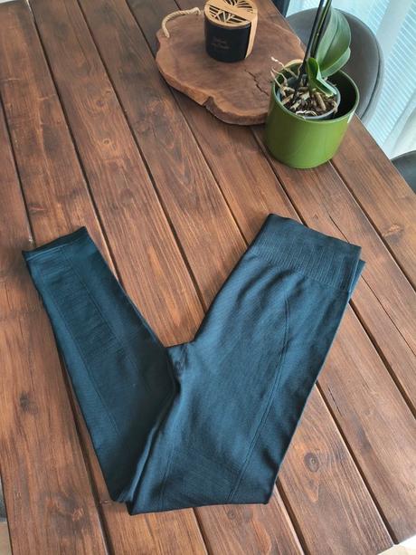 Work out čierne jednoduché športové legíny m-l, m