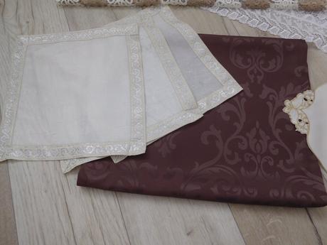 Obrusy krémovo hnedasté, 