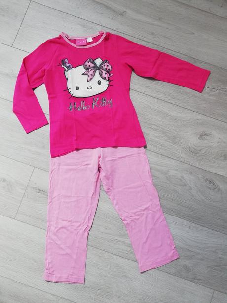 Pyžamo 110/116, sanrio,110