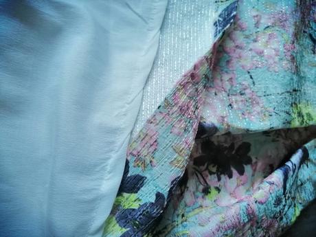 Kvalitné šaty s nežným vzorom, vl, l