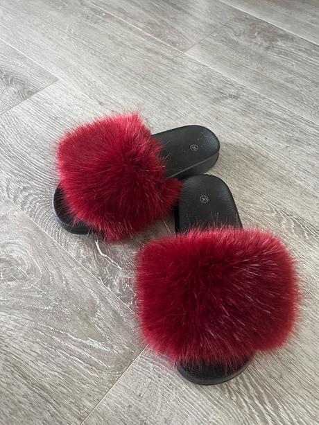 Slapky s kozusinkou, 35