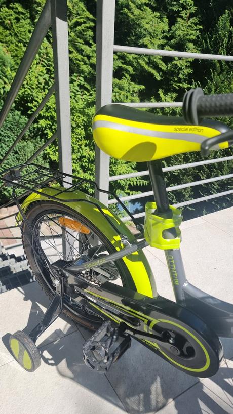 Ako nový bicykel s pomocnými kolieskami a košíkom, 16