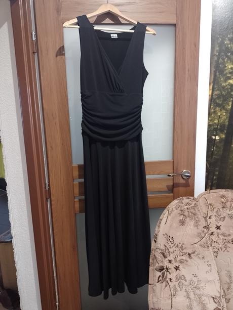 Elastické čierne saty, 38