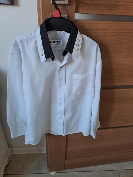 Biela košielka , sedi na 122/128 velkost, 122