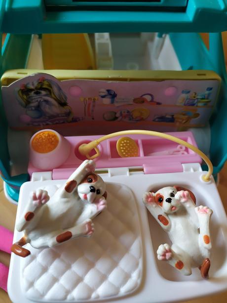 Barbie kennel care set, 