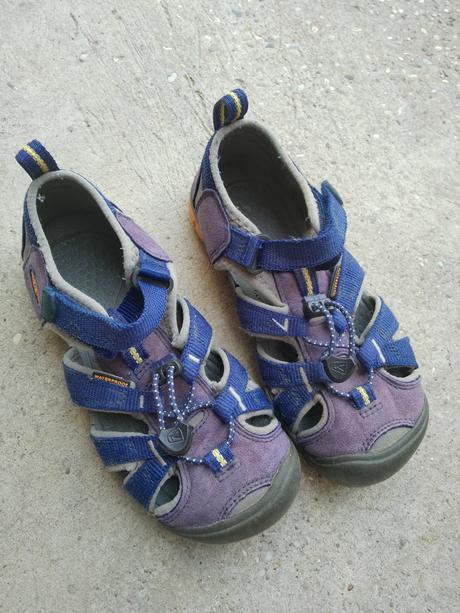 Sandálky, keen,32