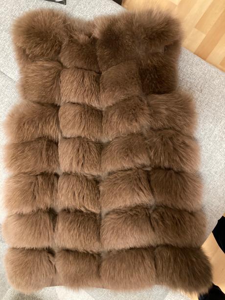 Vesta z pravej kožušiny, s