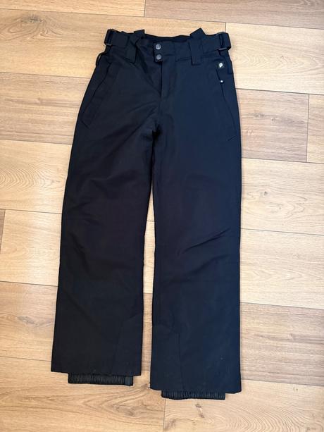 Lyziarske nohavice protest, 152