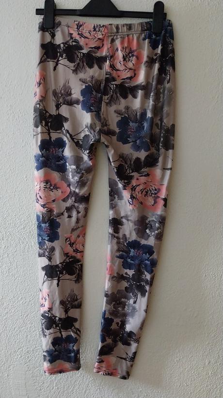 Kvetované legíny, m