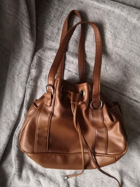 Dámska hnedá kabelka,