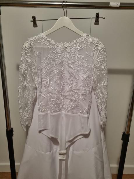 Svadobné šaty (čipkované body + saténová sukňa), 36