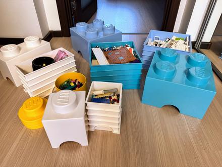 Lego boxy s legom,