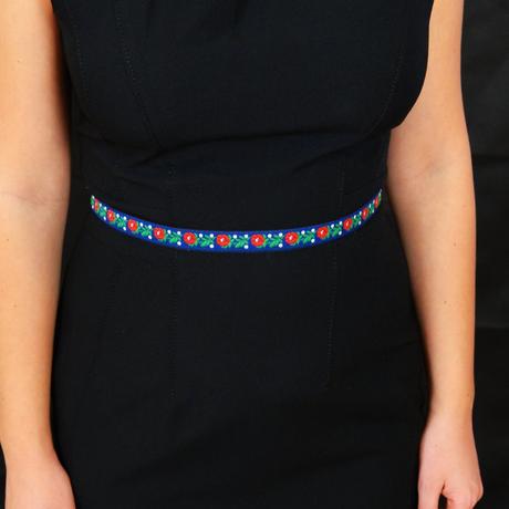 Dámsky úzky folklórny ľudový opasok na stužku, 