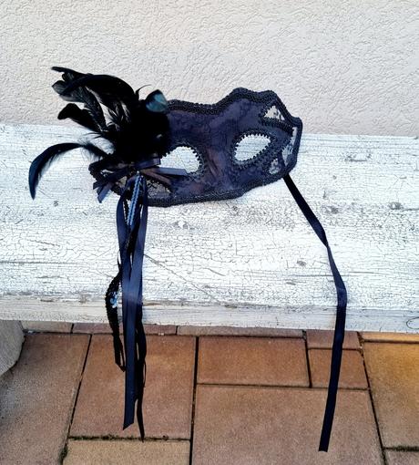 Čipkovaná škraboška-maska,