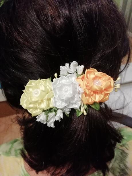 Kvetinová elegancia do vlasov,