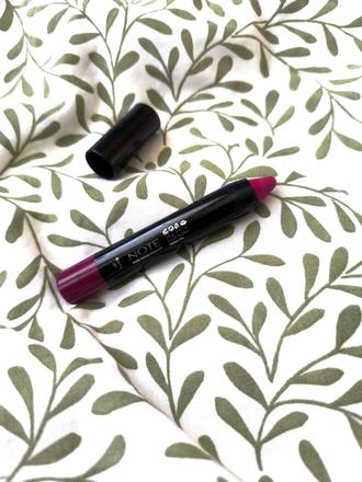 Note krémový rúž,