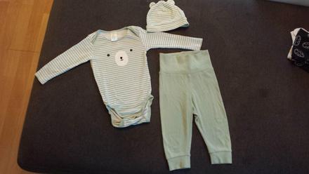 Set macko (body, tepláky/legíny , čiapka), h&m,74