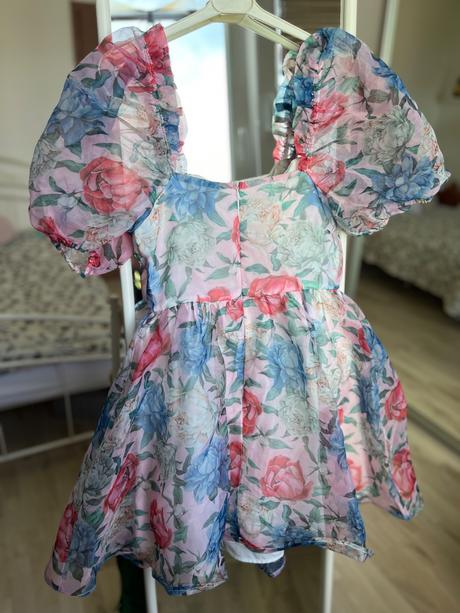 Šaty kratke kvetovane organzove puff rukavy, xs