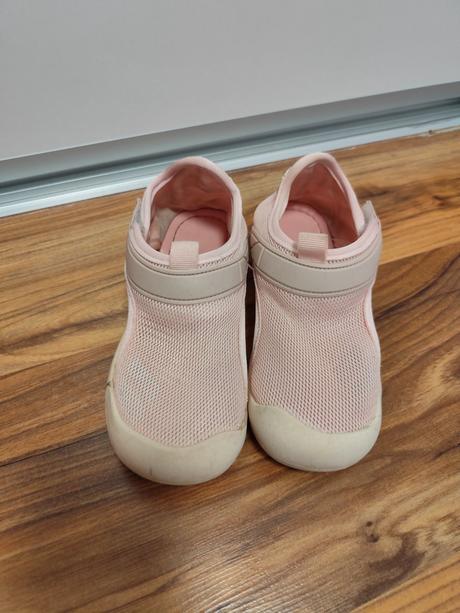 Sieťované sandálky, 32