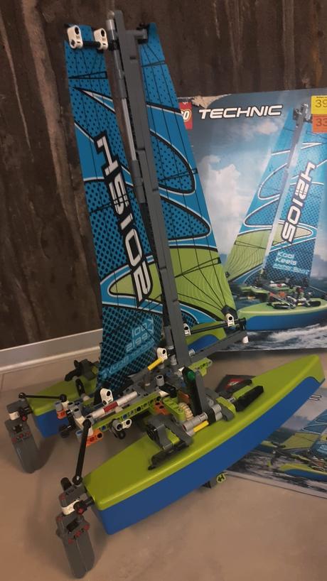 Lego technic 42105 - katamarán  top stav, 