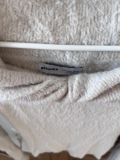 Bershka top s odhalenými ramenami, bershka,s