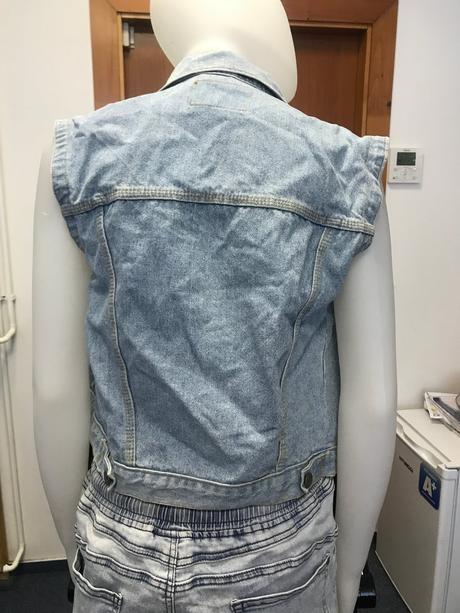 Vesta levis, levis,s