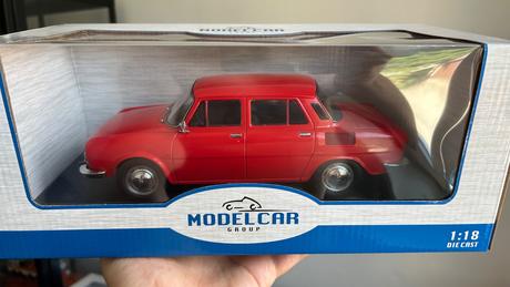 Škoda 100 1/18,